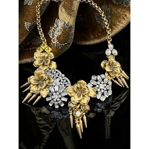 Stella & Dot Georgie Retired Floral Statement Necklace